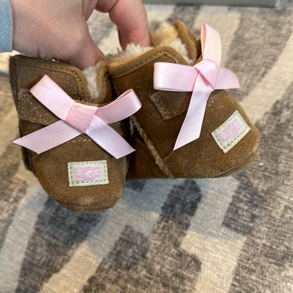 UGG - Picture 2 of 4